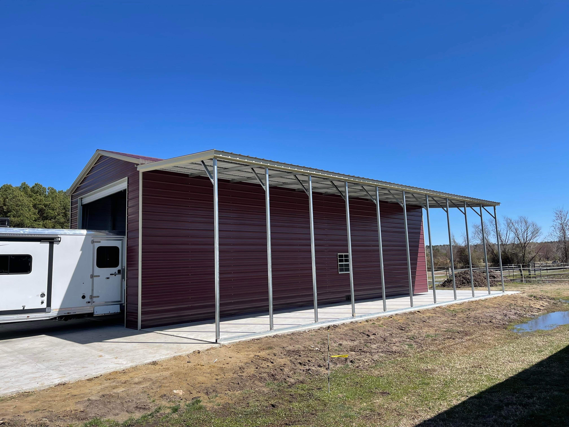 24×26 Vertical Roof Style RV with 2 Panels Each Side